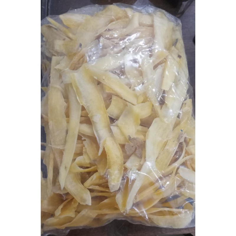 

krecek singkong kemasan 500 gram dengan bentuk panjang dan tipis sehingga mudah dinikmati
