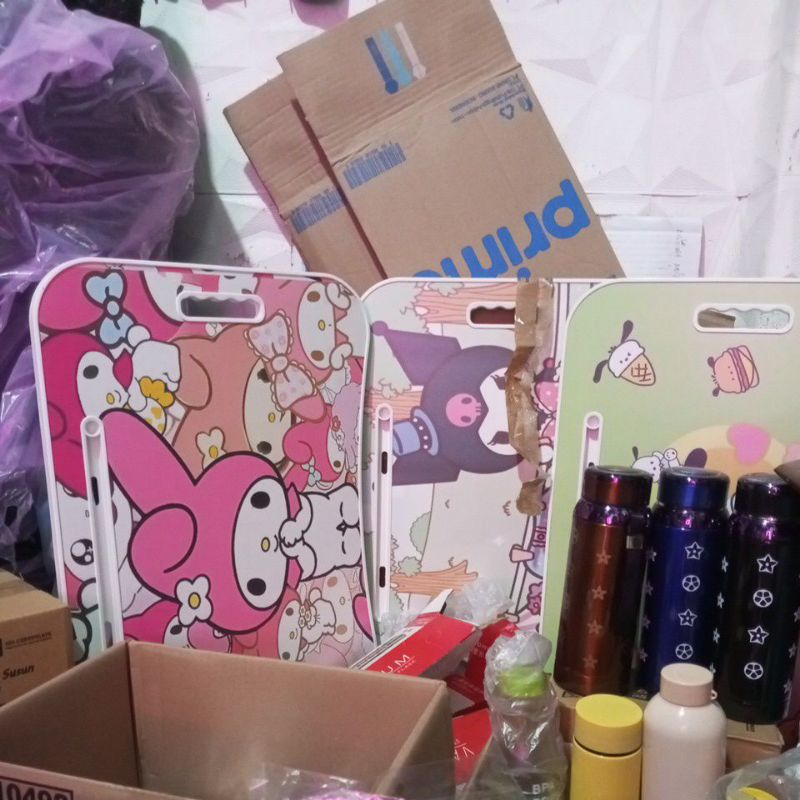 

meja belajar karakter sanrio