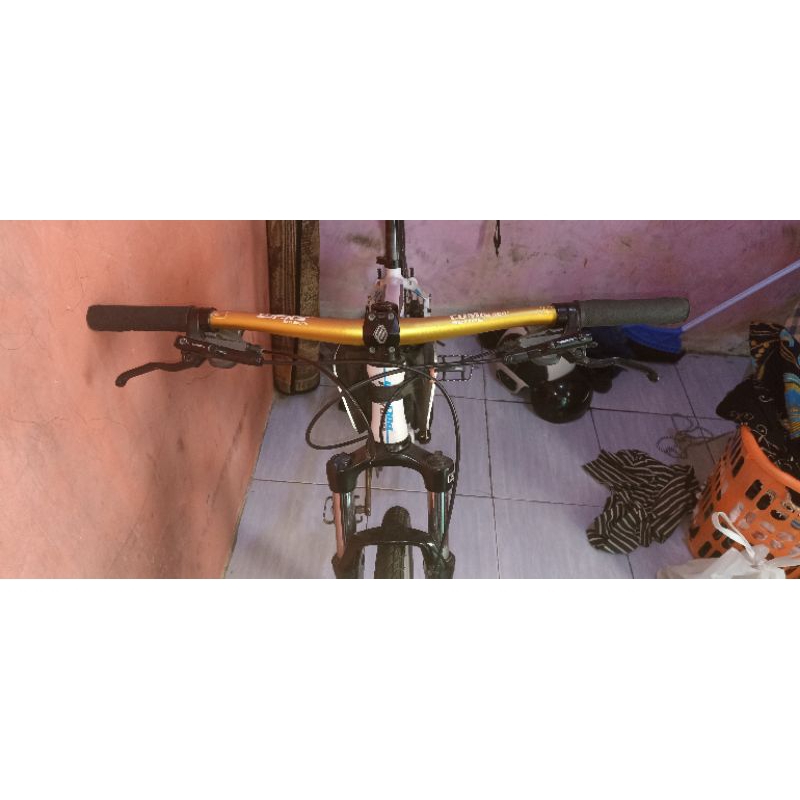 sepeda gunung polygon heist 1.0