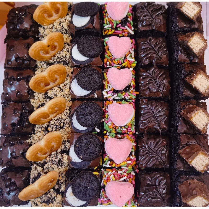 

FUDGY BROWNIES Topping mix UK. (20x10) (20x20)by The Ar2 Kitchen