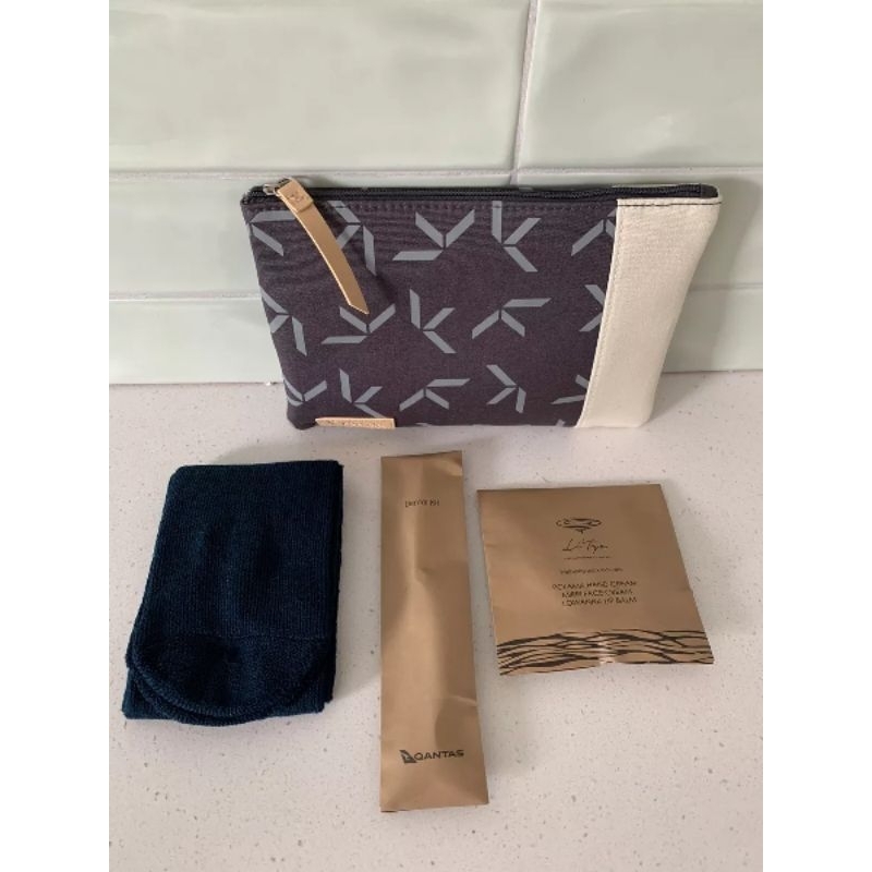 NEW POUCH AMENITY QANTAS KOSKELA