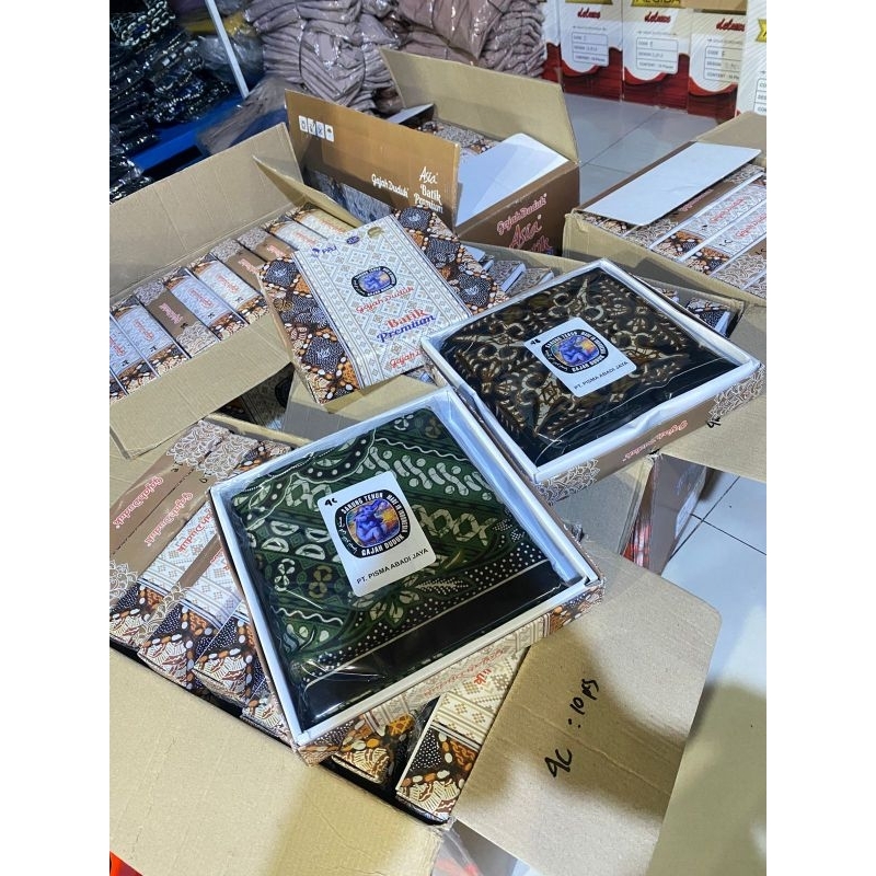 sarung tenun gajah duduk