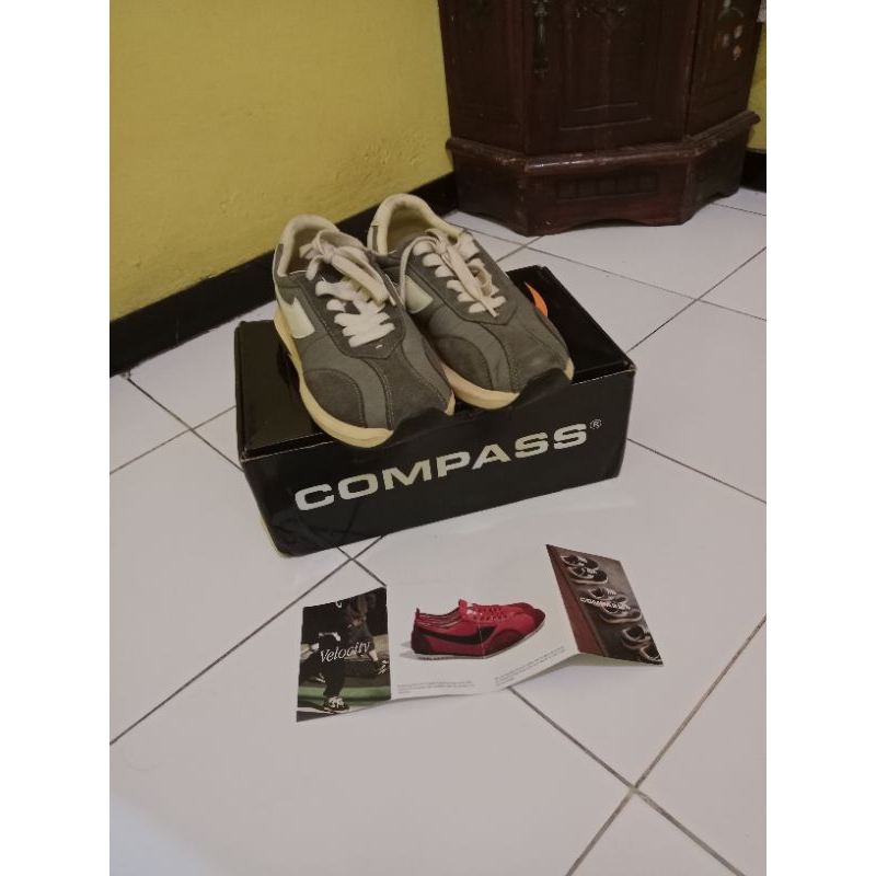 compass velocity grey second