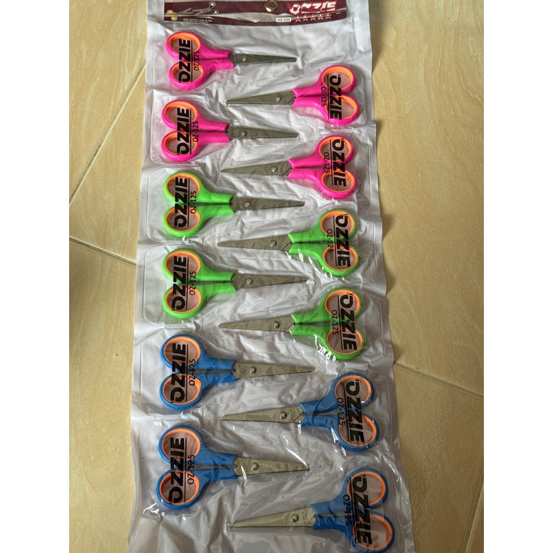 

Ozzie gunting kecil kuat dan hemat