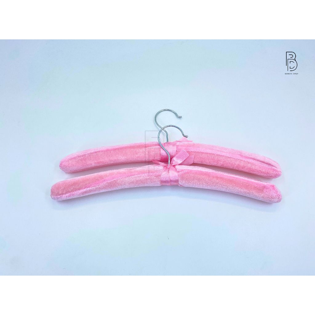 Hanger busa satin / Hanger warna pink  dan ungu ukuran 40 cm x 10cm