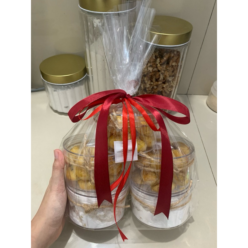 

Parcel Kue Kering Hari Raya Gift Simple Murah / Hampers Kue Ukuran Kecil Ready Batam / Parcel Vancy Cakes / Gift / Kue Kering
