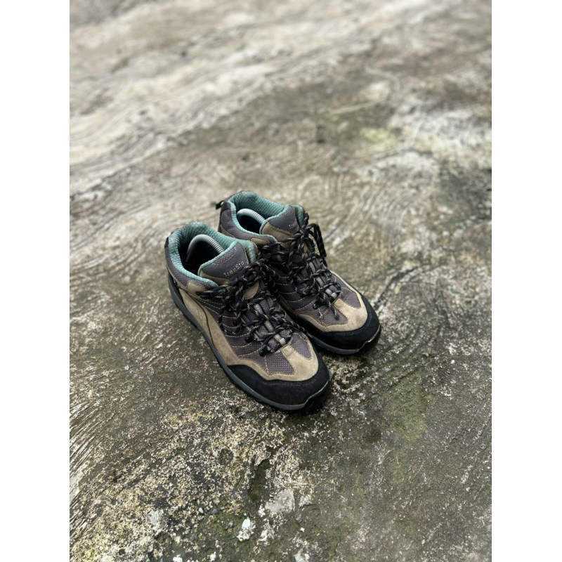 Sepatu gunung second original treksta
