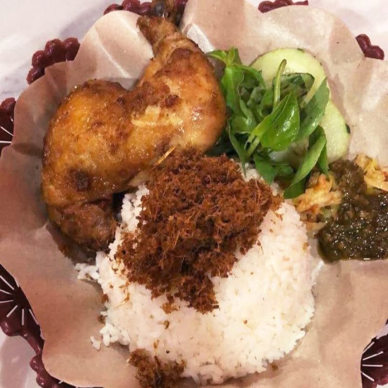 

paket nasi ayam serundeng