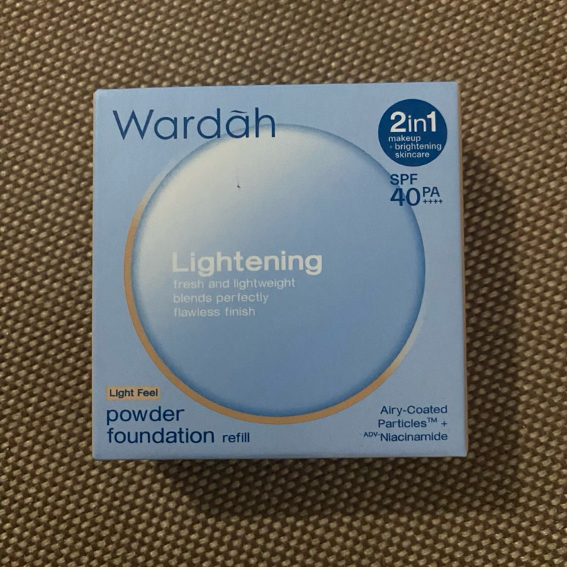REFILL 01 GOLDEN SAND 43W NEW Wardah Refill Lightening Powder Foundation Light Feel 12 g - Bedak Pad