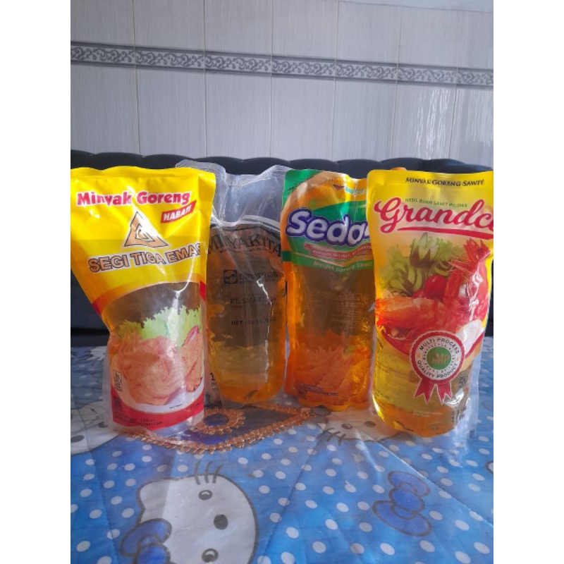 

minyak goreng 1 literan random (acak)