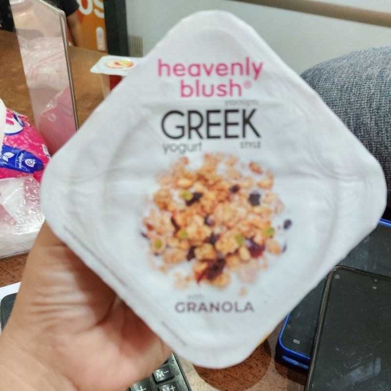 

Yogurt Heavenly blush Greek with granola 100g