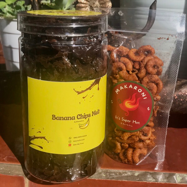 

Bundling Snack Cemilan Pedas + Manis Keripik Pisang Coklat Premium Makaroni Makroni