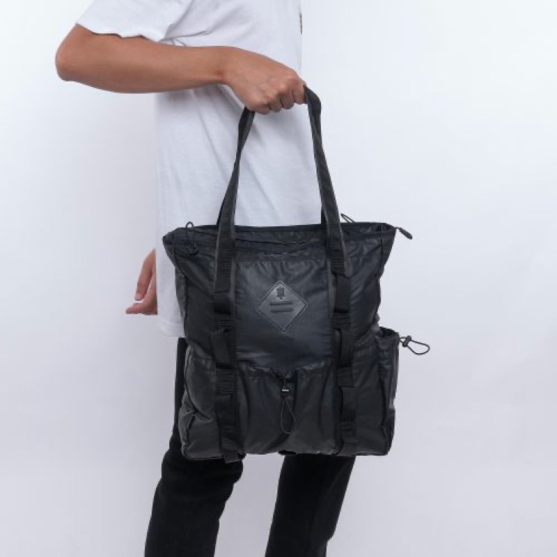 MATERNAL DISASTER HOLLMA BAG