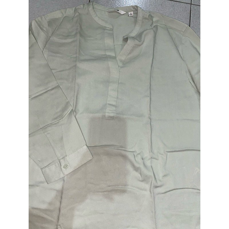 preloved kemeja uniqlo warna sage