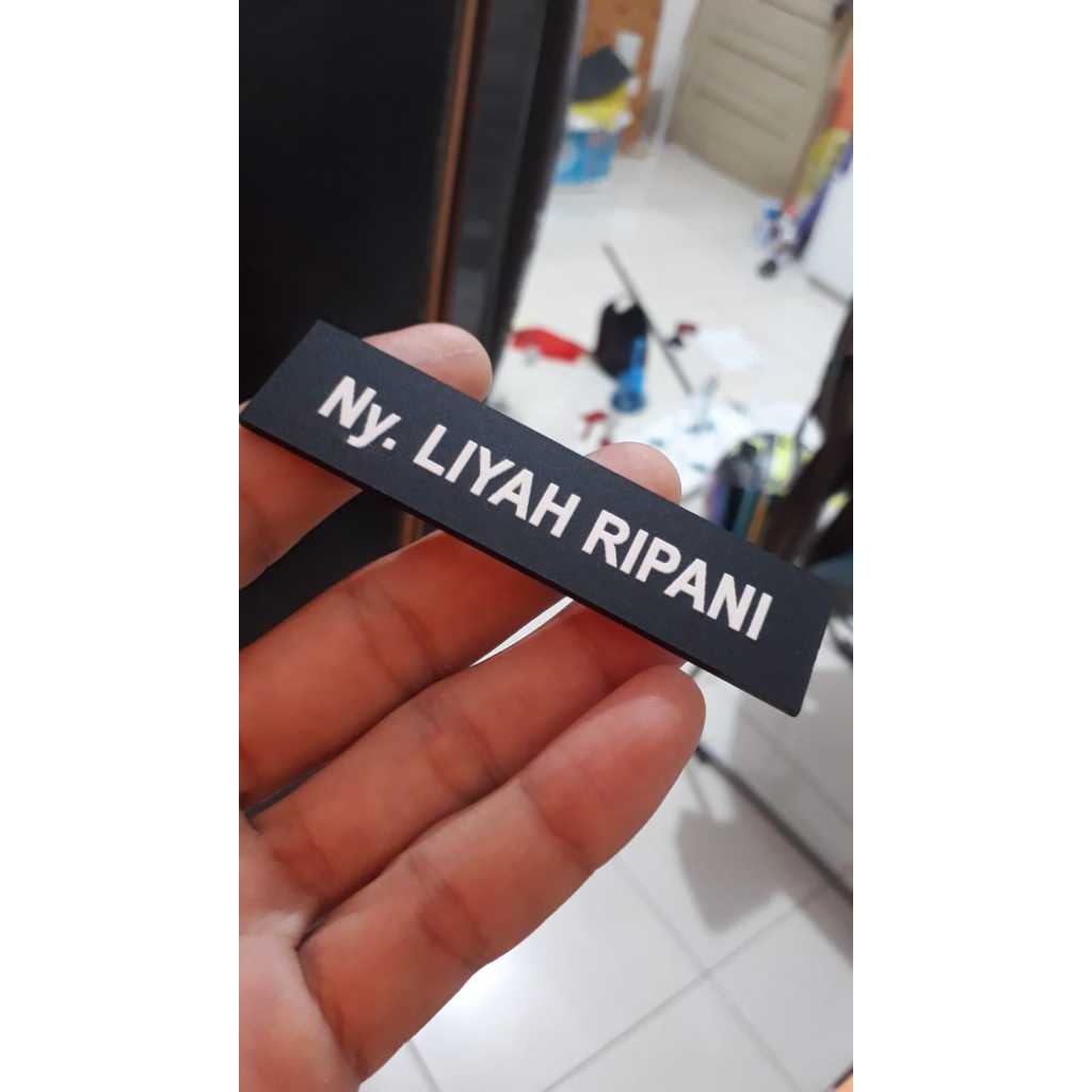 

Name Tag Hitam Doff, Datar tidak timbul , akrilik 2mm hitam Doff / Dop / Dof (Bhayangkari, Persit, TNI) - Pin / Bross nama