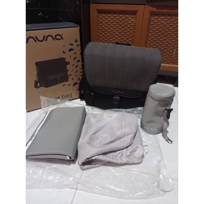 Tas Gendong Perlengkapan Bayi Nuna Diaper BagNuna Diaper bag caviar kelengkapan fullset kondisi kain