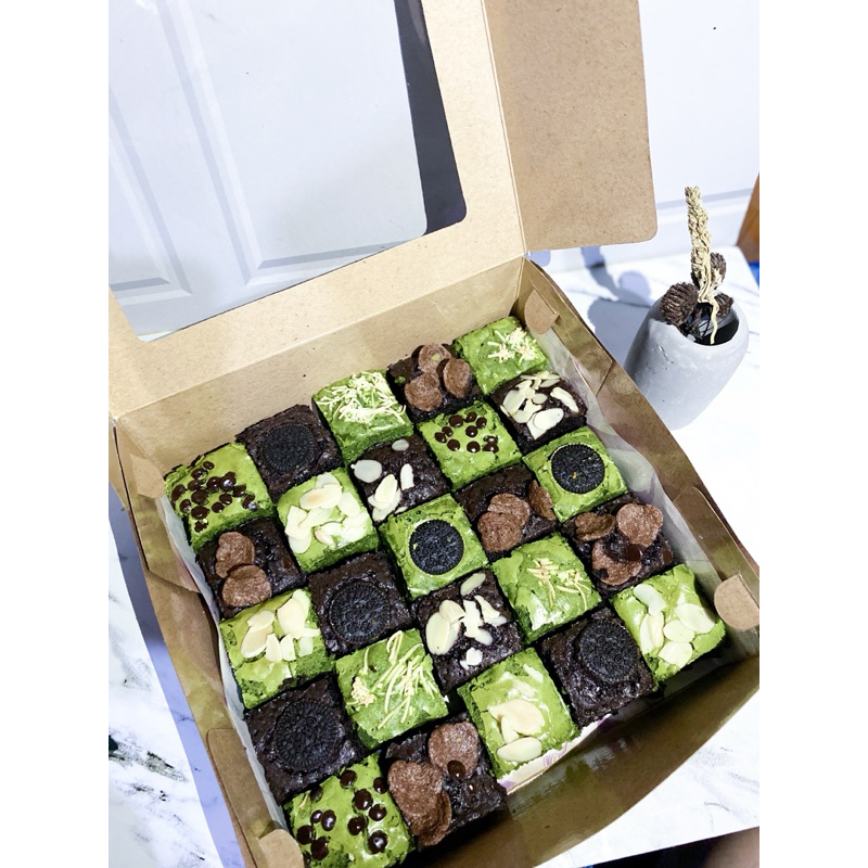 

BROWNIES CUSTOM CHOCOLATE x MATCHA