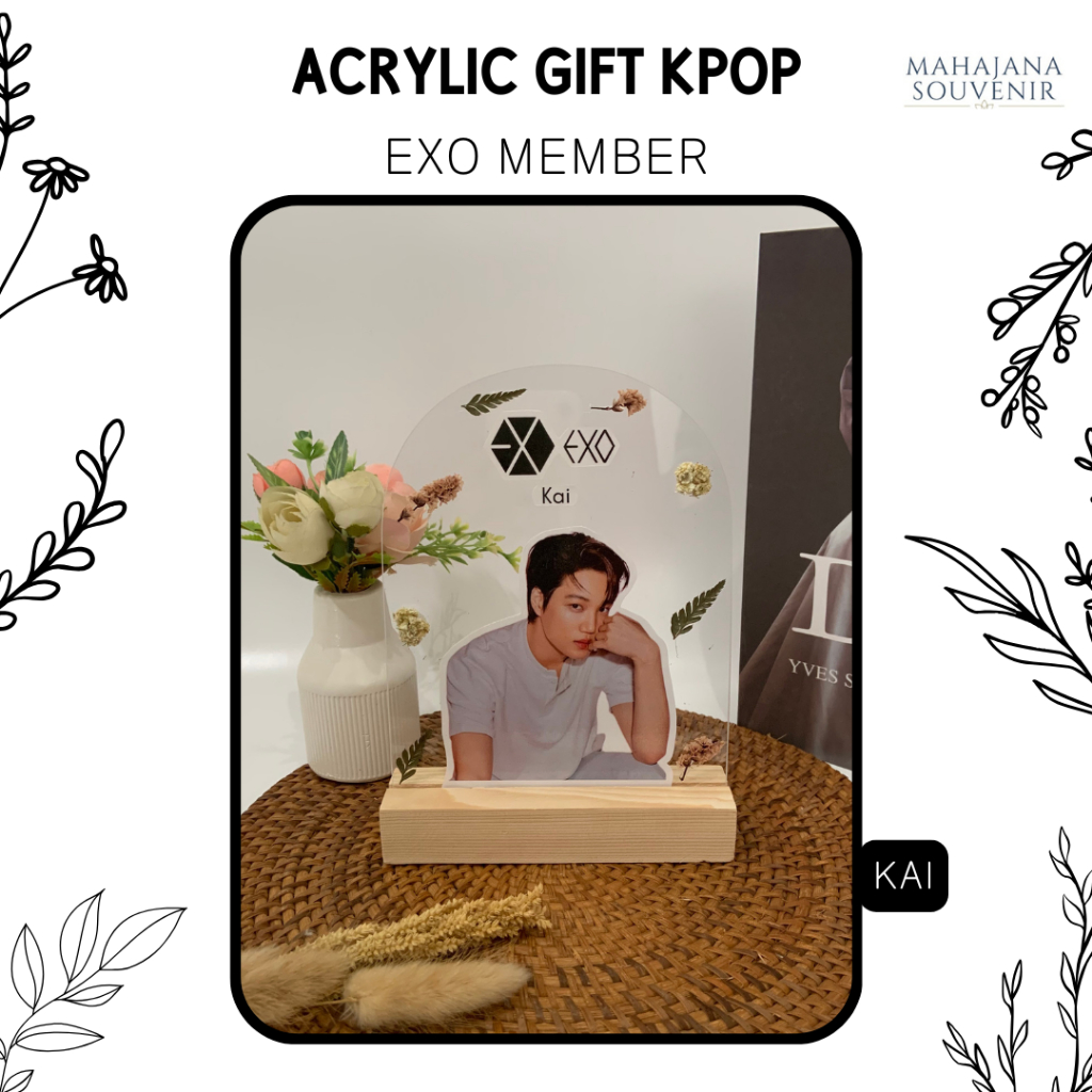 Acrylic Gift KPOP Gift EXO Kado Ulang Tahun , Kado Wisuda, Kado Surprise Karayaliving