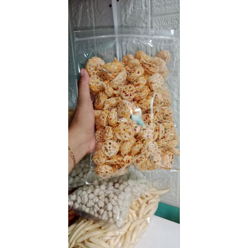 

Kerupuk seblak Rafael mini pedas daun jeruk 250g