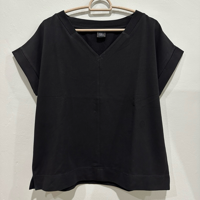 (22) Kaos IORA Hitam