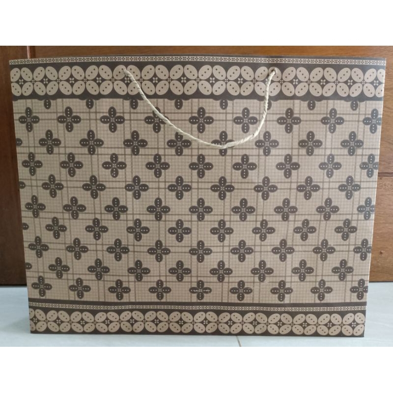 

PaperBag - Paper Bag Besar Motif Batik / Goodie Bag Motif Batik