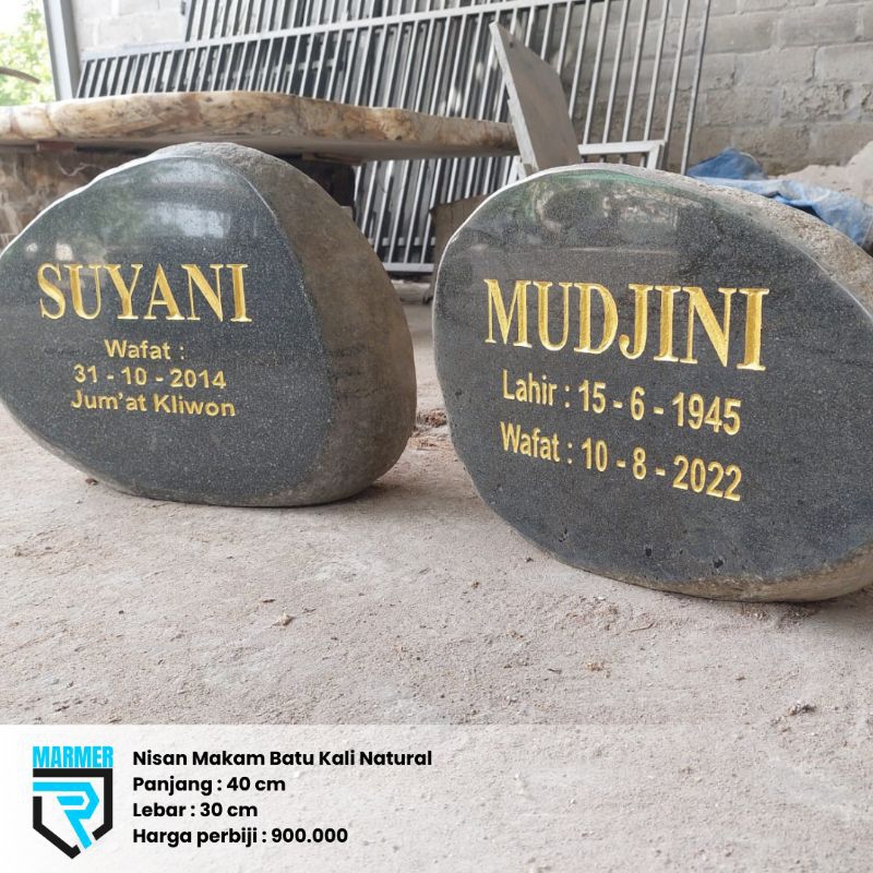 Nisan Makam Batu Kali Natural