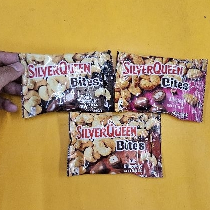 

PCS 30GR - SILVERQUEEN BITES RASA DARK - MILK - ALMOND / COKLAT SILVER QUEEN