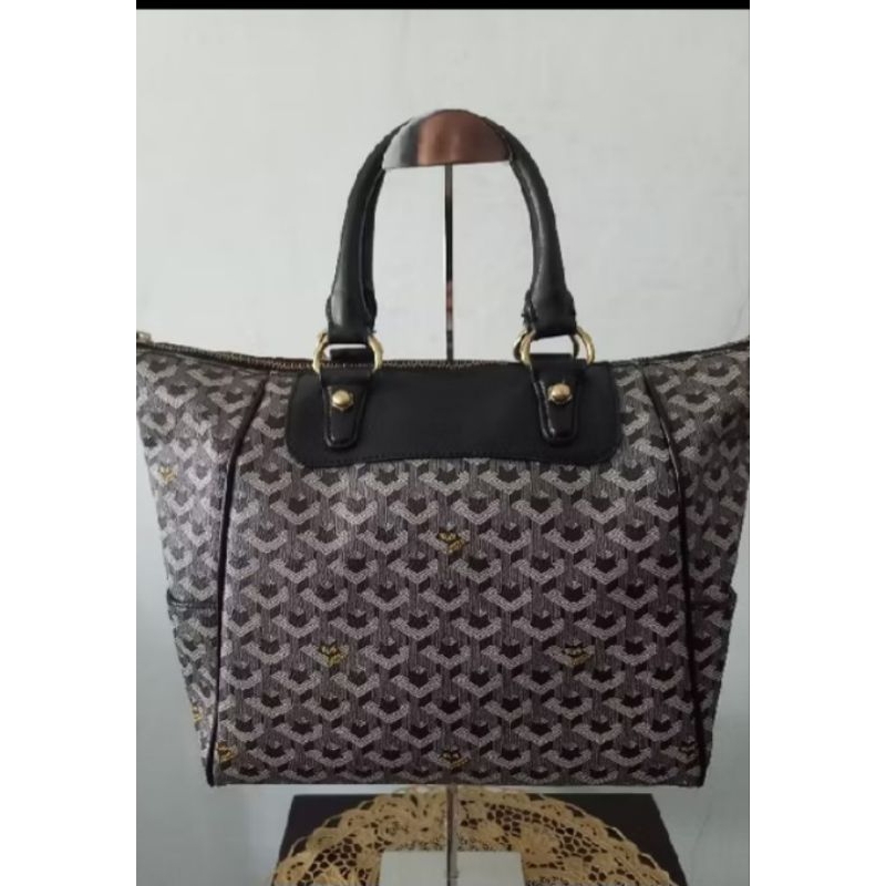 hand bag dan sling dari Cesare Paciotti 4US, 2 way bag. bisa model hobo, selempang,bisa model boston