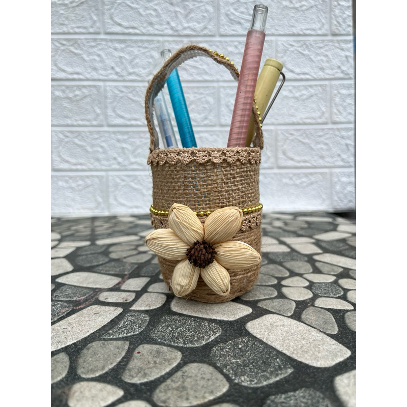 

kerajinan daur ulang botol plastik/ kerajinan dari bahan bekas/ botol plastik(tempat pensil dan vas bunga) prakarya dari kulit jagung