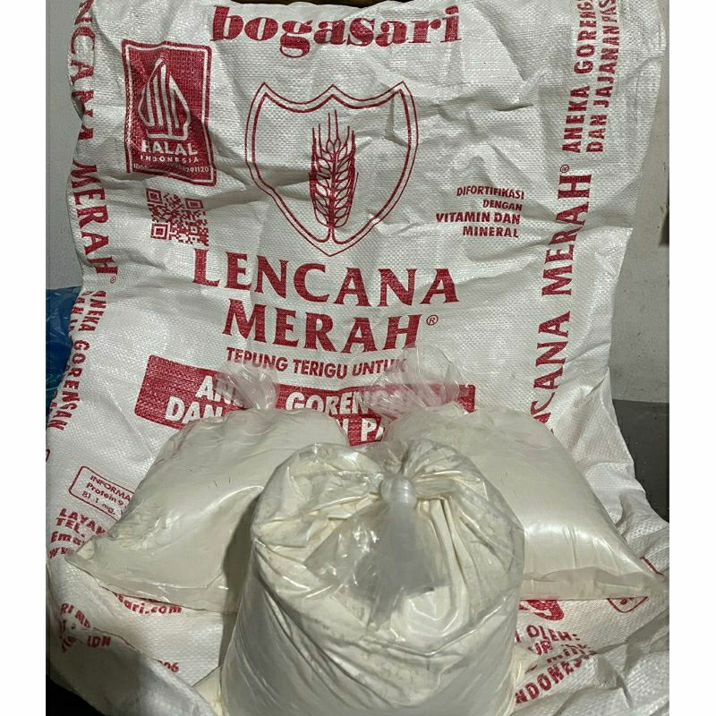 

Tepung Terigu lencana merah 1kg / bungkus free dus+bubble wrap