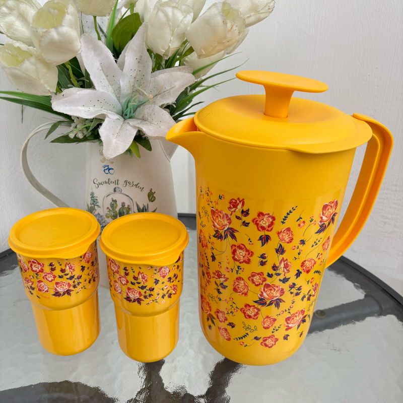 Rosetta pitcher Tupperware