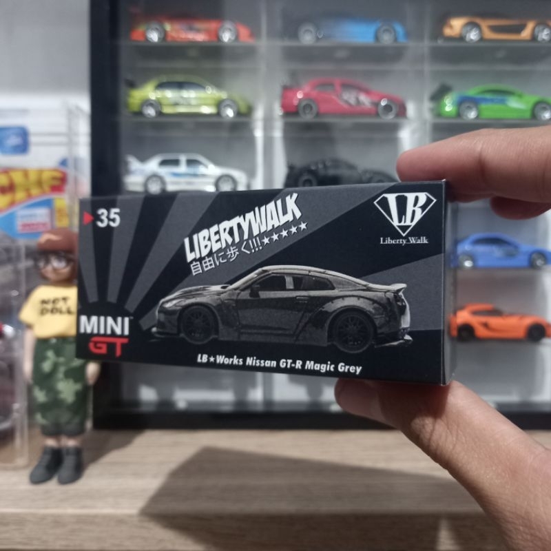 Custom Box #35 Nissan GT-R R35 LBWK Magic Grey MiniGT