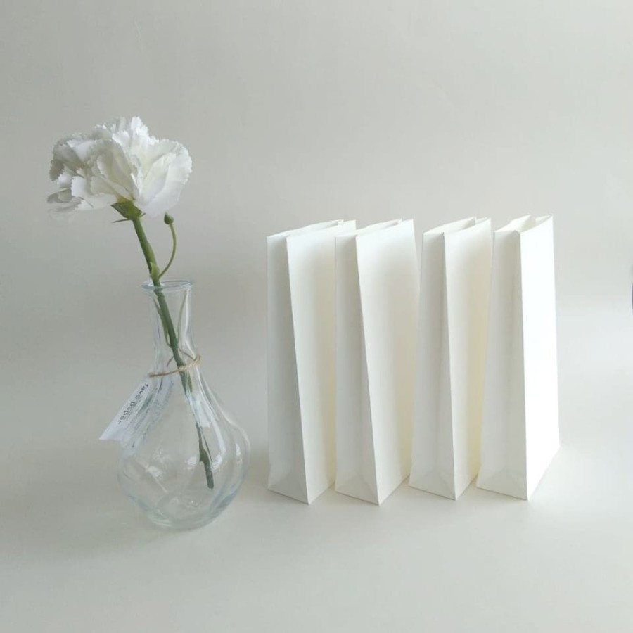 

25 Pcs Paperbag Basic Premium White Size Small Material Samson 140gr Ukuran 10x3.5x20 cm