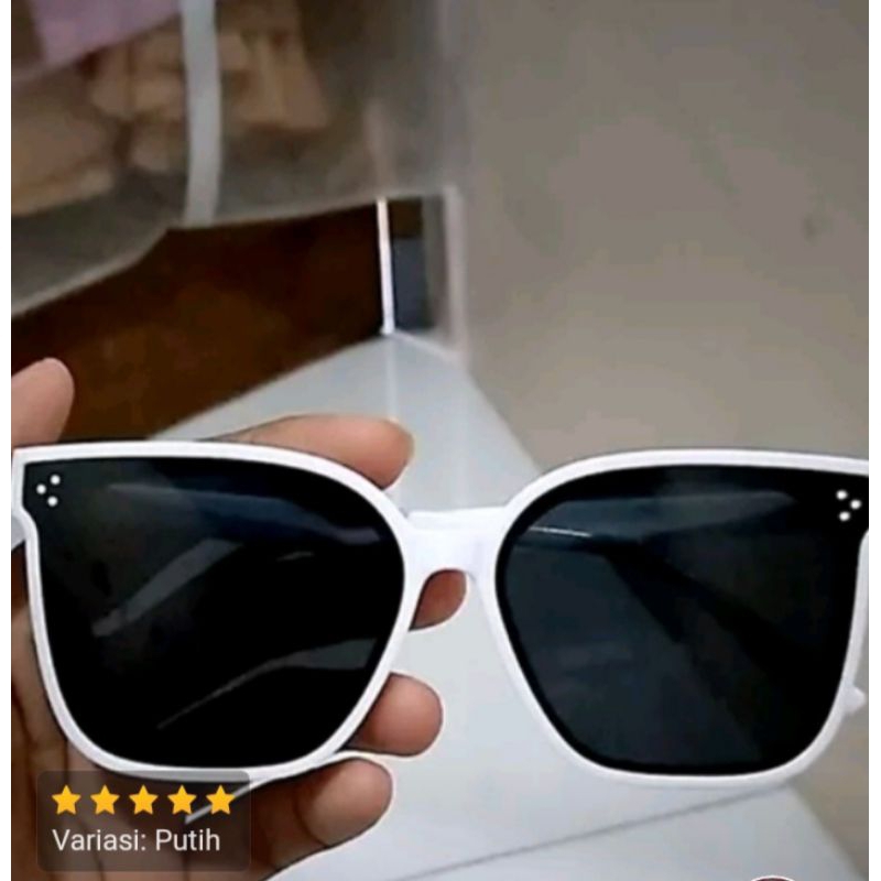 Kacamata Hitam Putih