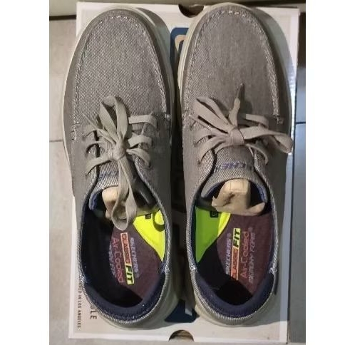 Skechers classic fit with air cooled memory foam ori new uk 41