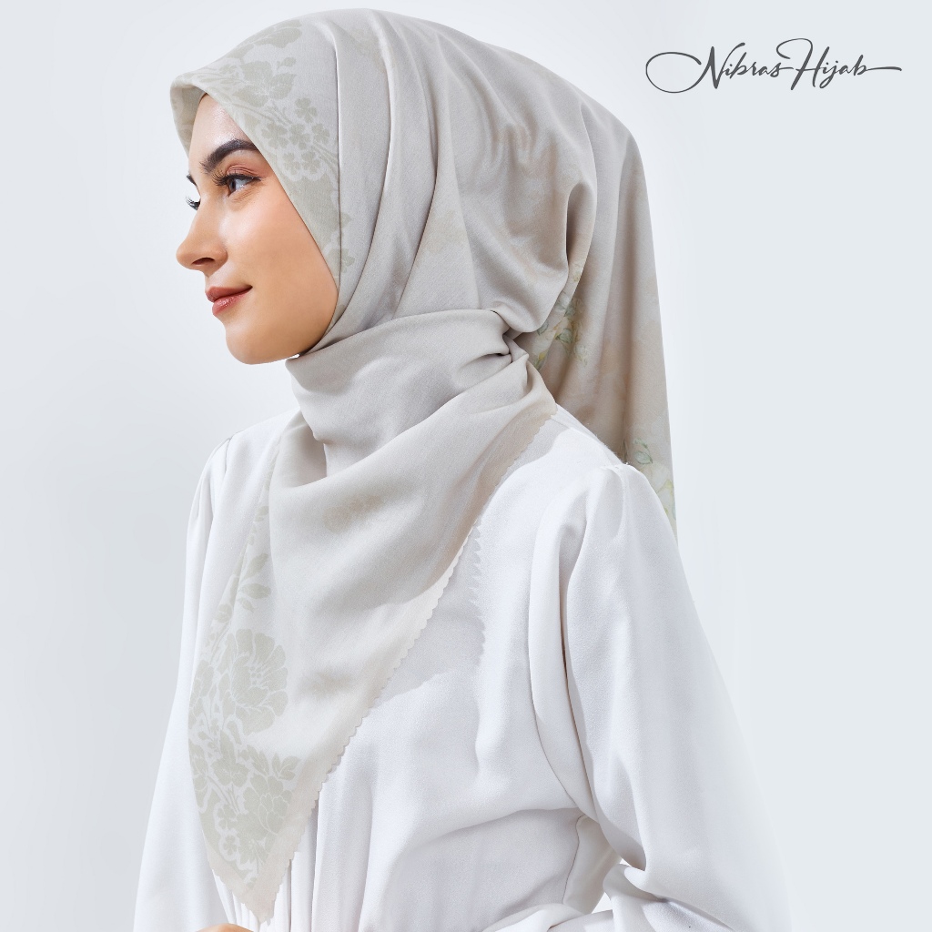 Nibras Hijab Jilbab Segi Empat Syar'i Voal Motif Bunga Luminara Scarves