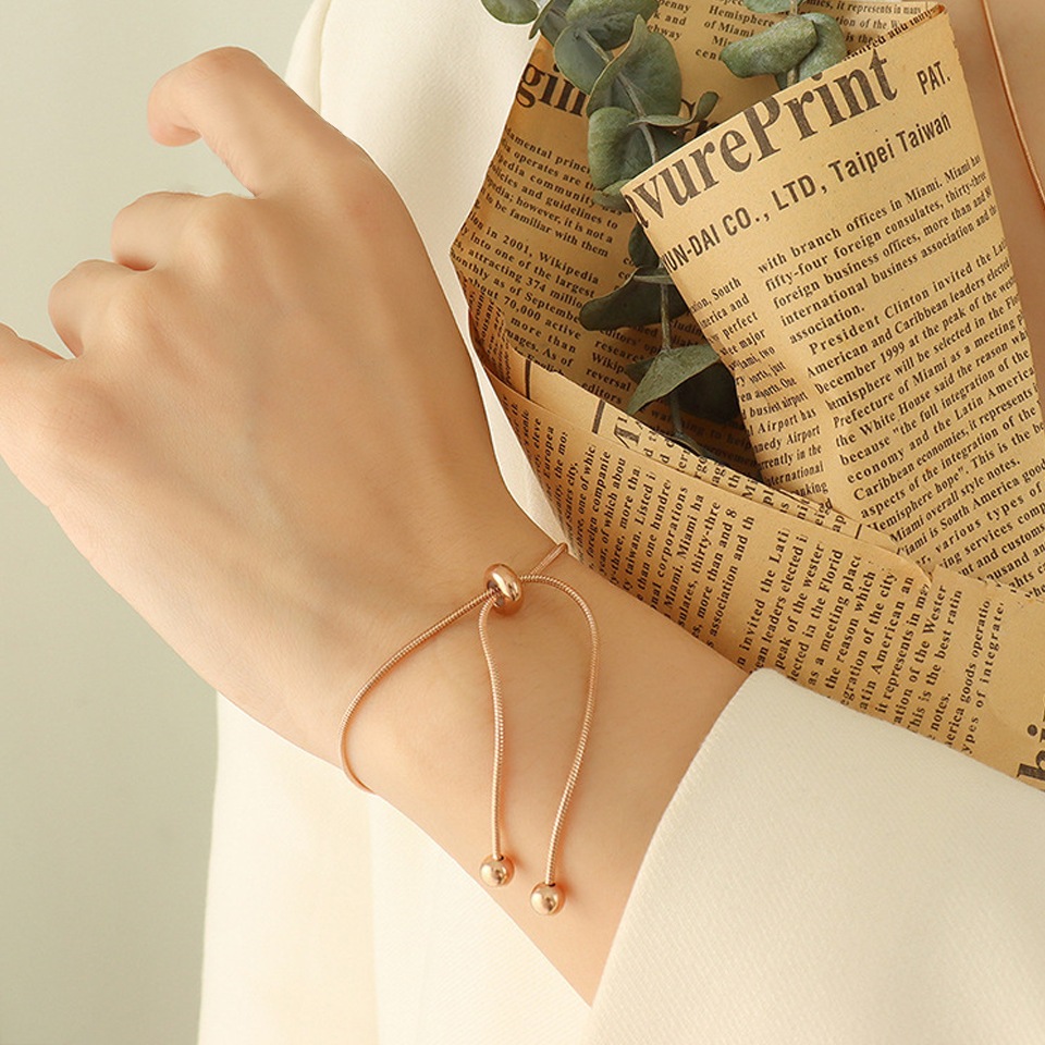 Gelang titanium ,gelang serut wanita polos