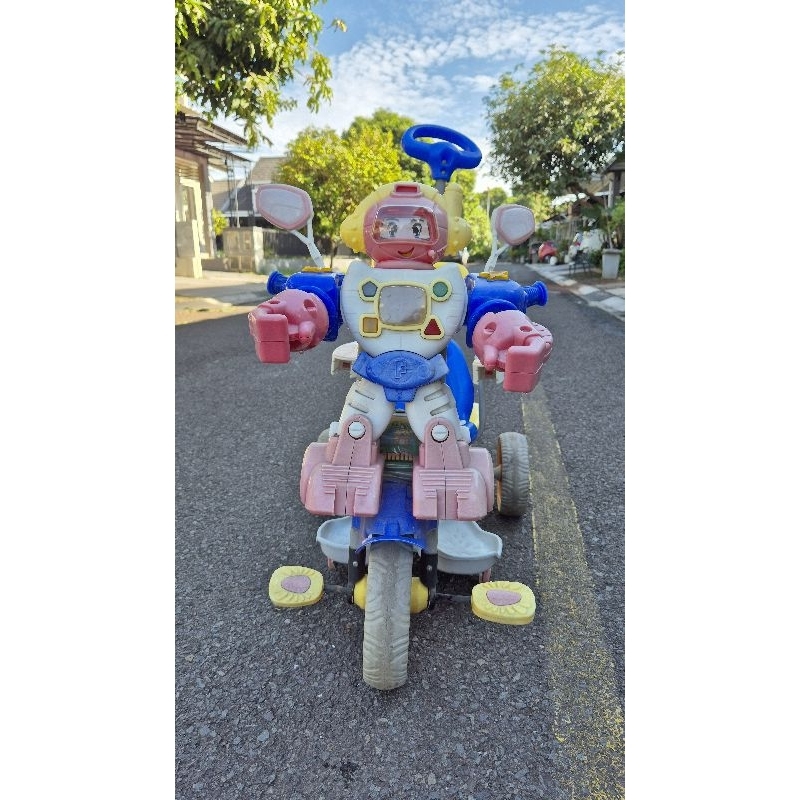 [PRELOVED] SEPEDA RODA TIGA ANAK BALITA ROBOT Merk FAMILY