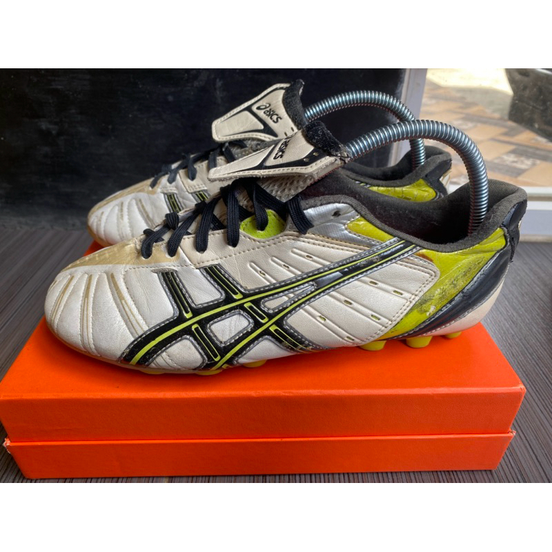 sepatu bola / mini soccer second bekas