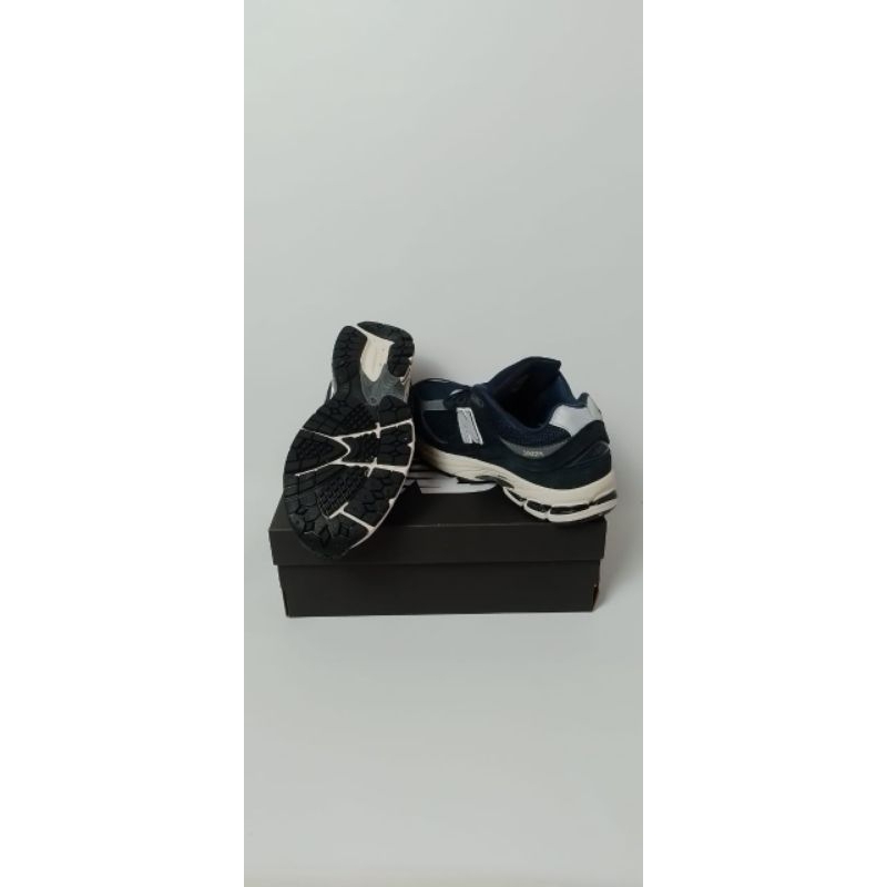 New Balance tipe 2002R
