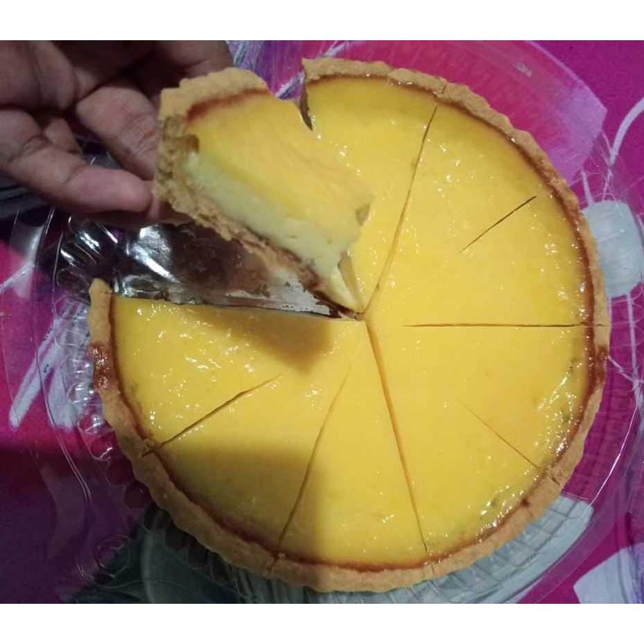 

HALAL Pie Susu Tar Susu Egg Tart Pontianak Milk Pie Lembut Ukuran / Size / Diameter 19 cm