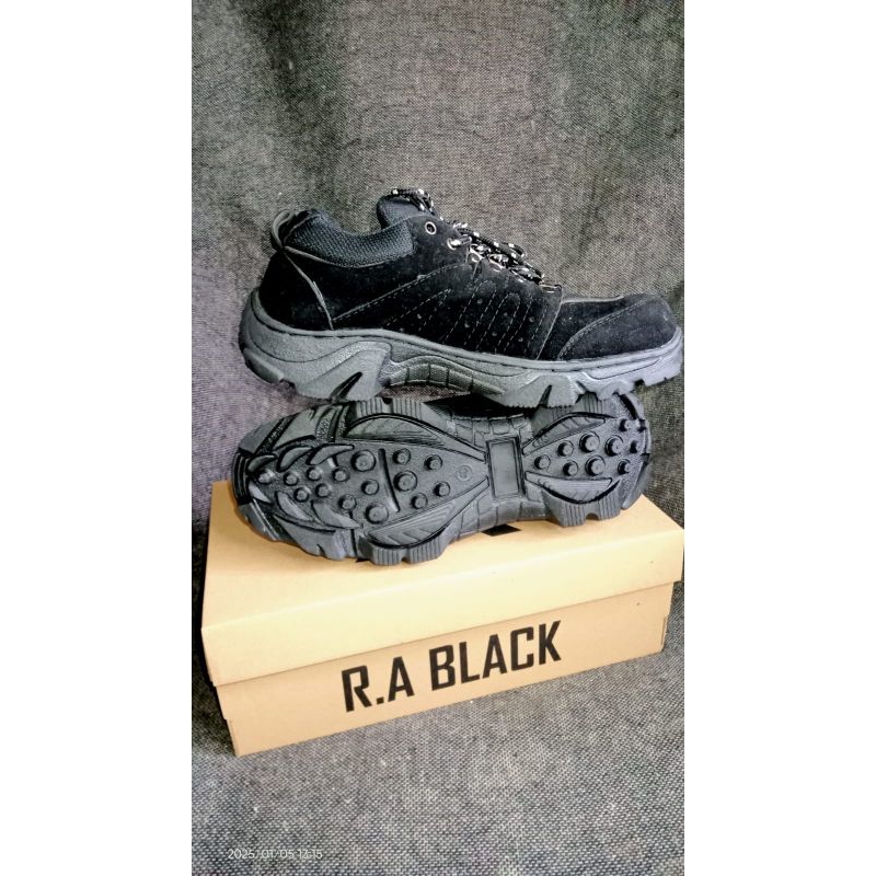 Dinno boots safety pendek