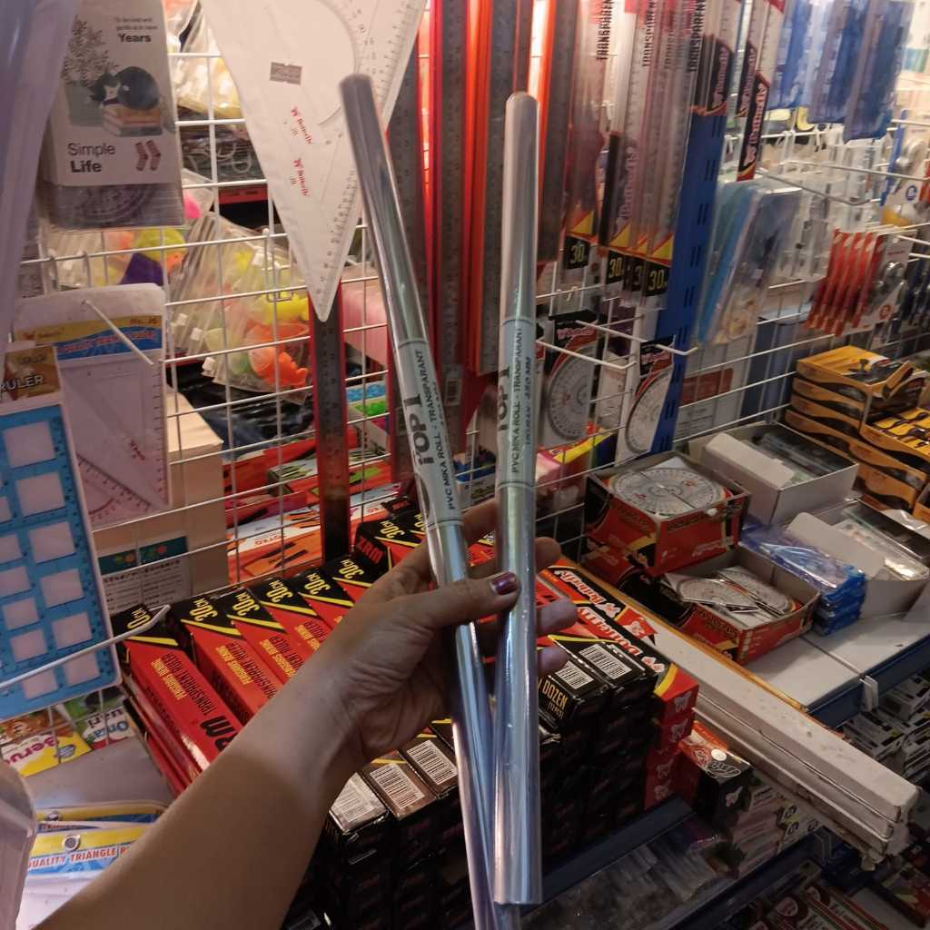 

Sampul Platik Mika Tebal Gulung 450mm Sampul Buku Folio KItab Sampul buku mika gulung