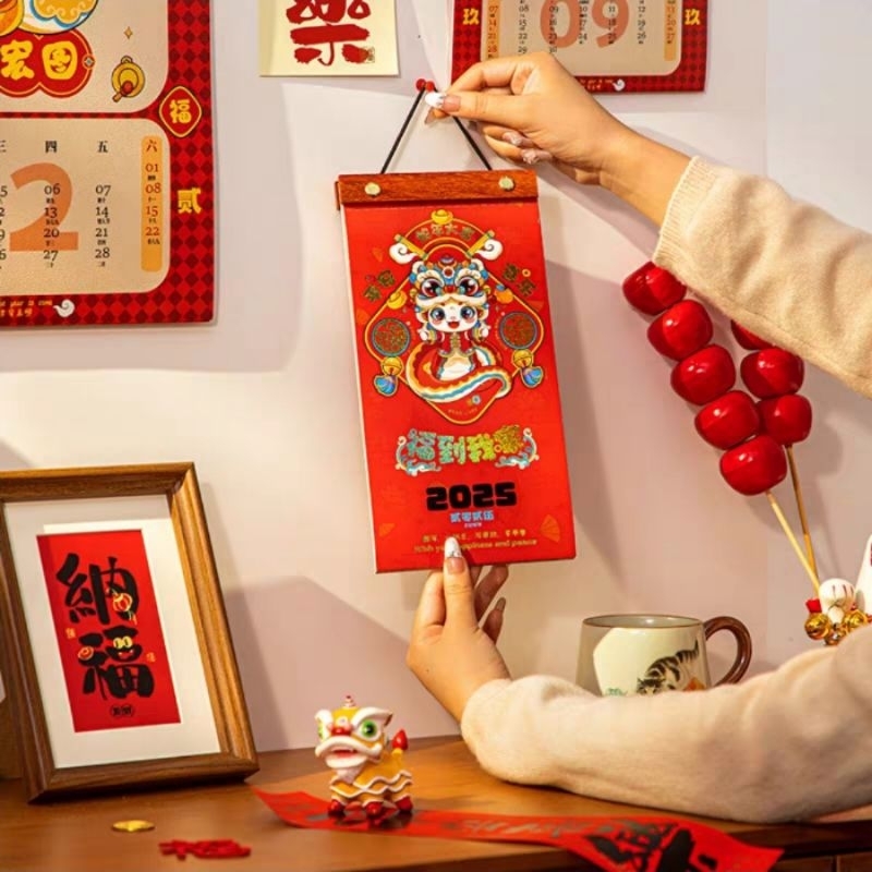 

CNY28 Kalender 2025 Gantungan Dinding Dekorasi Rumah Chinese New Year | Hiasan Imlek Lebaran