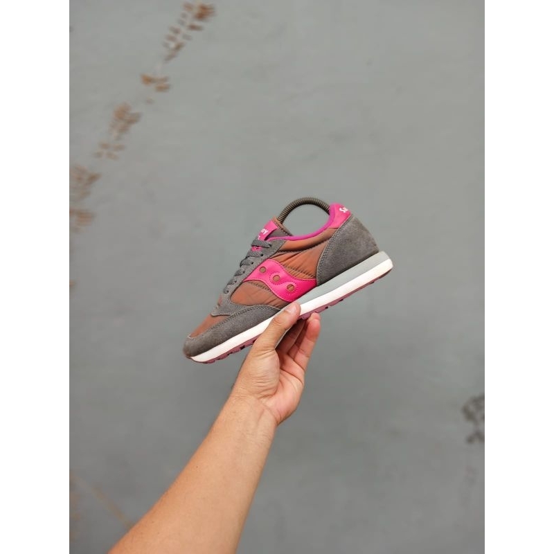 SEPATU CASUAL SNEAKERS SAUCONY JAZZ GREY PINK ORIGINAL
