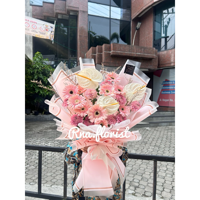 buket bunga segar/ buket bunga murah surabaya/buket bunga wisuda