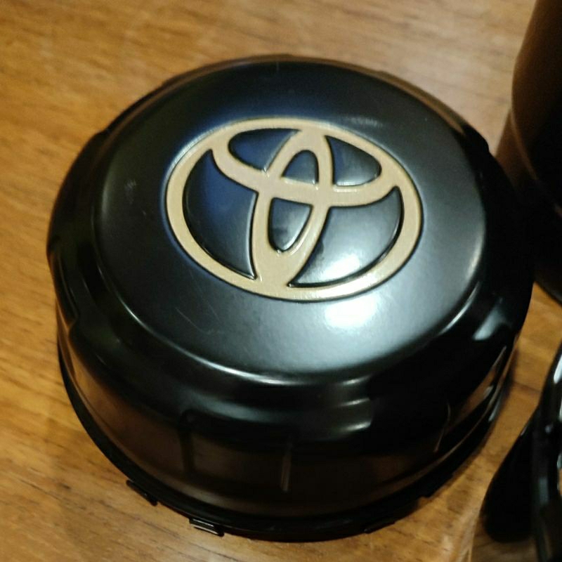 Dop Velg Besi Toyota Land Cruiser VX80