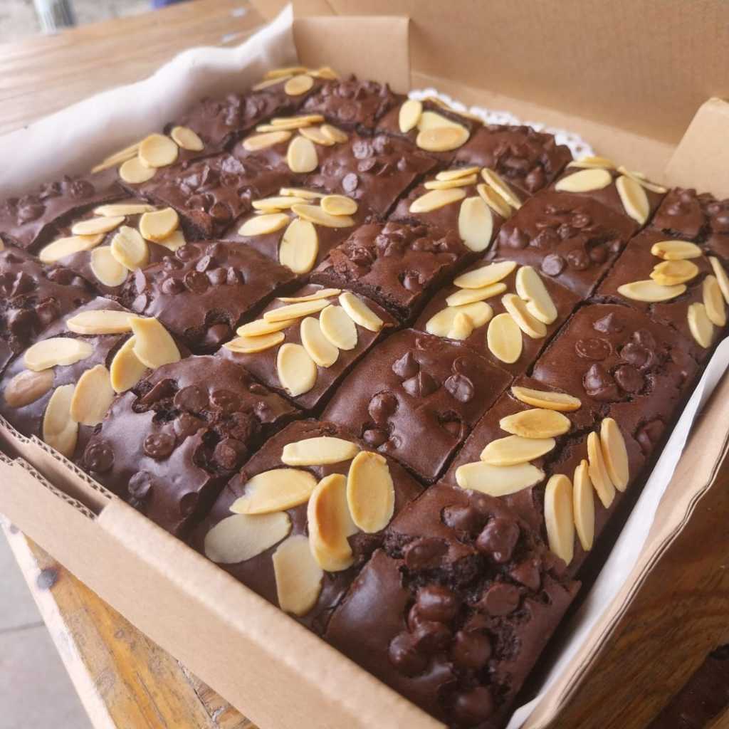 

SHINY BROWNIES PANGGANG Selalu dicari tanpa bahan pengawet 20x20cm