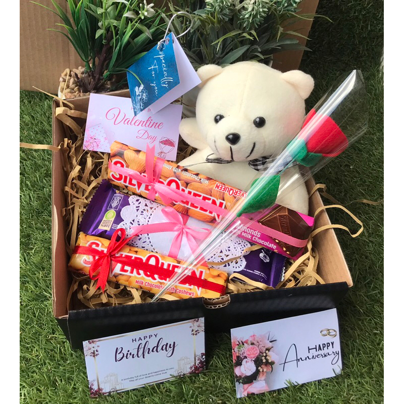 

Hadiah Gift Box / Hampers Boneka Mini Bear / Kado Ulang Tahun / Valentine dan Wisuda