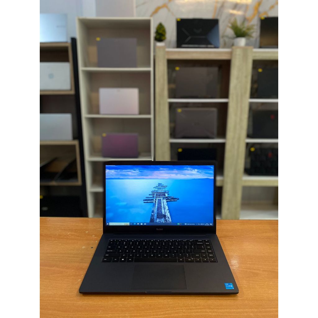 REDMIBOOK 15 |  INTEL CORE i3-1115G4 | 8 GB | SSD 512 GB | GARANSI
